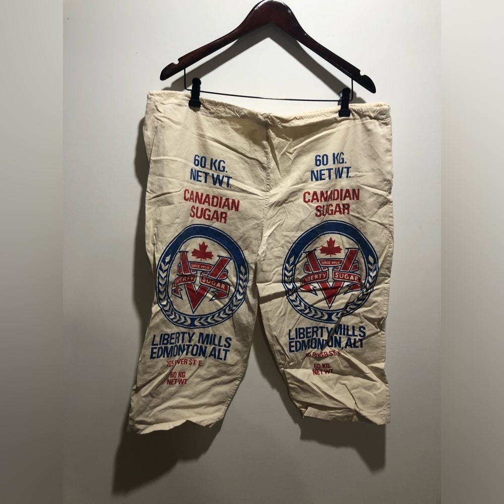Canadian Sugar Print Capris - Cream with Red & Blue Graphics